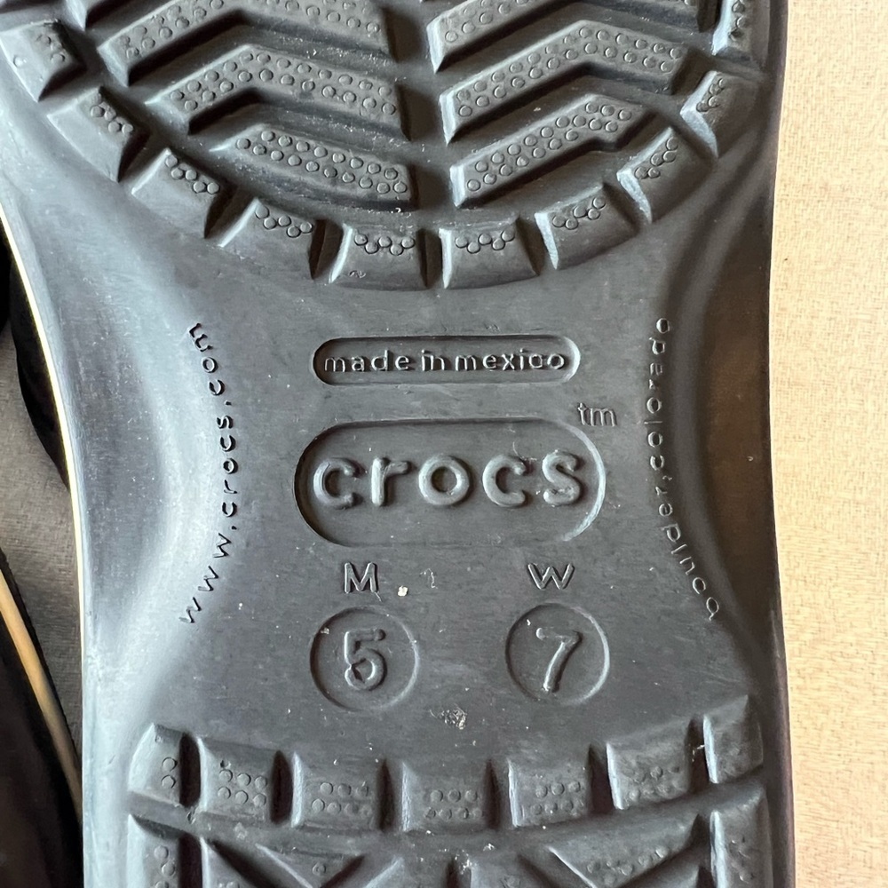 CROCS Black Sole Footwear woman’s 7 men’s 5. - Picture 2 of 7